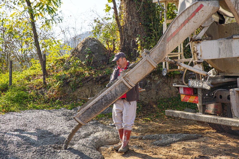 ASLANCAMİ MAHALLESİ’NDE YAPILAN YOL ÇALIŞMASI VATANDAŞLARA NEFES ALDIRDI