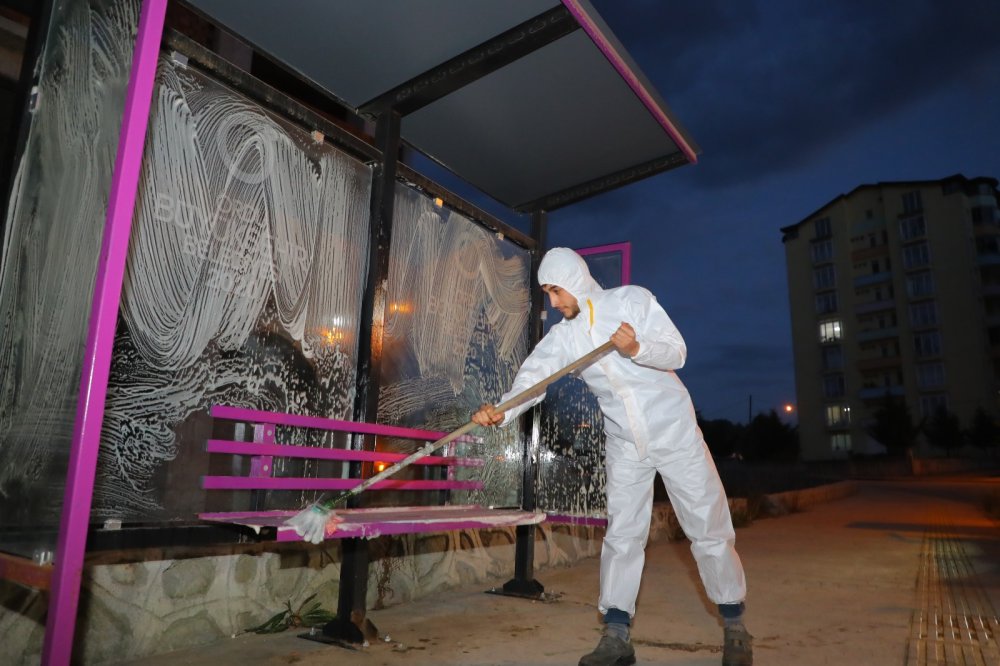 DOLMUŞ DURAKLARINDA GENEL TEMİZLİK ÇALIŞMALARI DEVAM EDİYOR