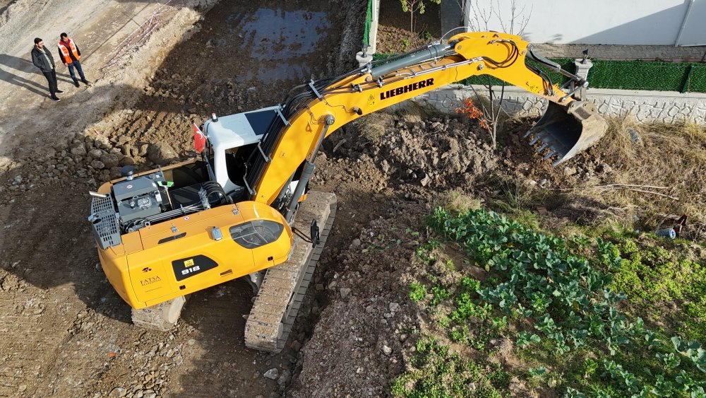 BÜYÜK SANAYİ SOKAKTA SICAK ASFALT ÖNCESİ ZEMİN GÜÇLENDİRME ÇALIŞMASI