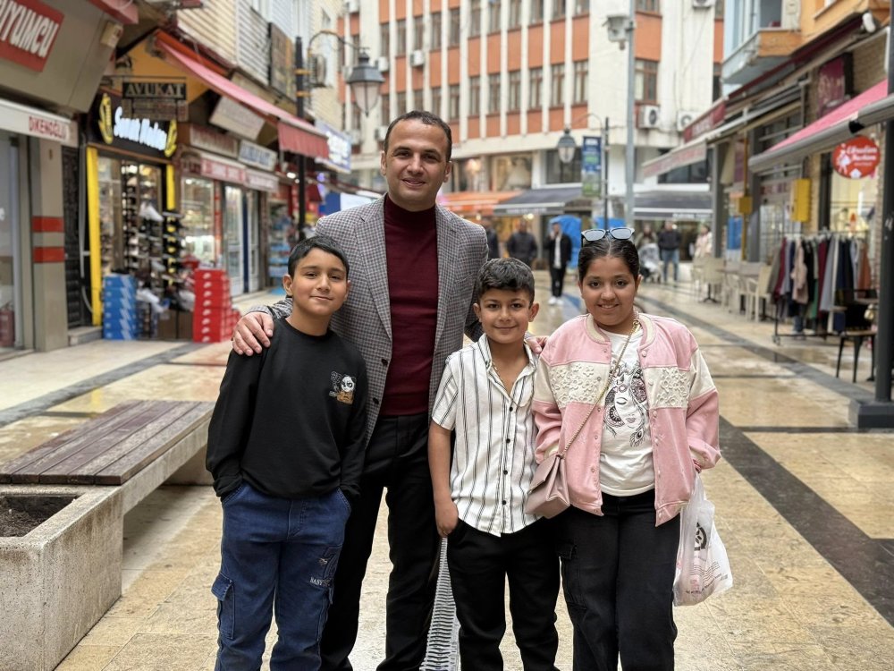 FATSA BELEDİYE BAŞKANI İBRAHİM ETEM KİBAR, BAYRAMIN 2. GÜNÜ ESNAF VE VATANDAŞLARLA BAYRAMLAŞTI