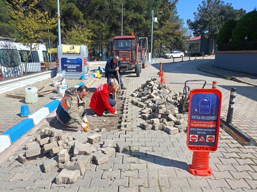FATSA BELEDİYESİ’NDEN KAPSAMLI PARKE VE KALDIRIM ONARIMI