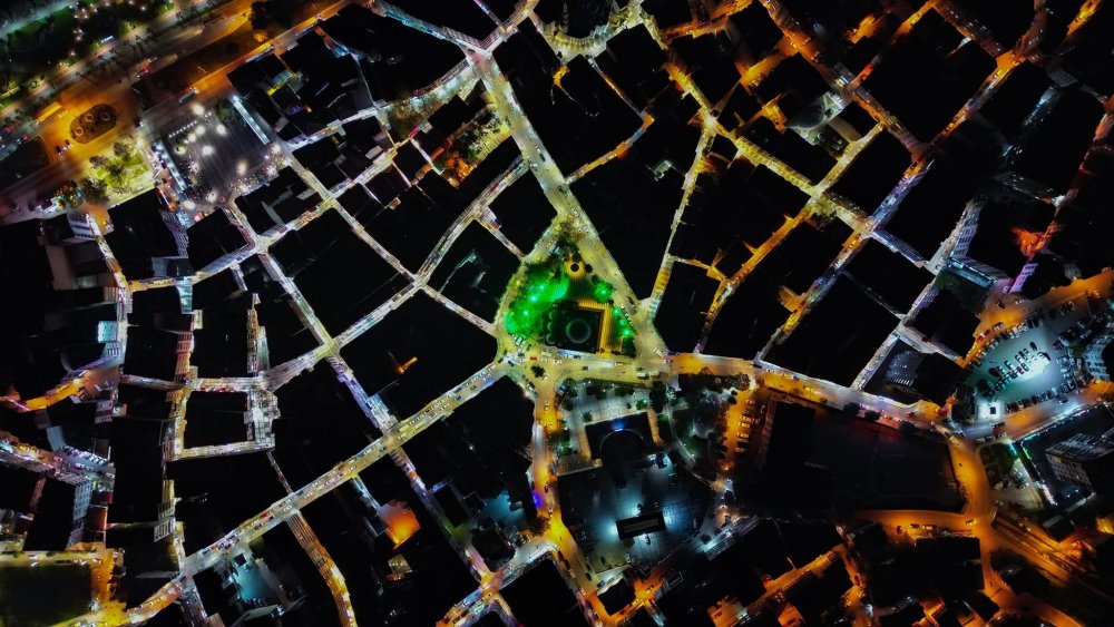 FATSA BELEDİYESİ’NDEN ŞEHRİN DÖRT BİR YANINA AYDINLATMA HAMLESİ