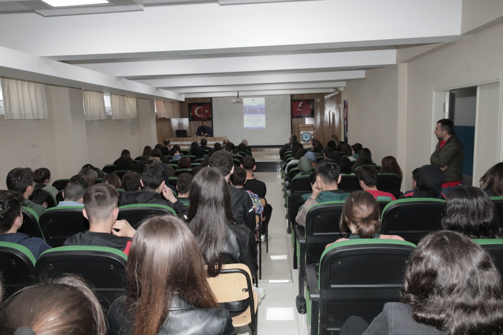 FATSA’DA 14 OKULDA EŞ ZAMANLI “CUMHURİYETİN 100. YILINA İLK ADIM” KONULU KONFERANS