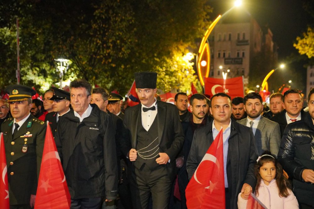 FATSA’DA CUMHURİYET COŞKUSU CADDELERE TAŞTI