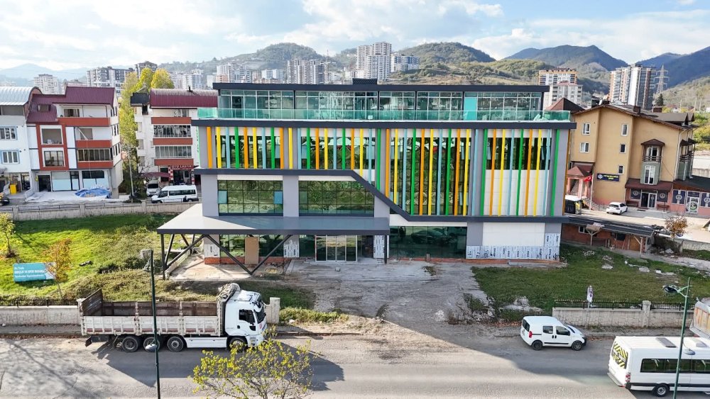 FATSA’DA GENÇLERE BÜYÜK YATIRIM: GENÇLİK MERKEZİ PROJESİNDE SONA DOĞRU