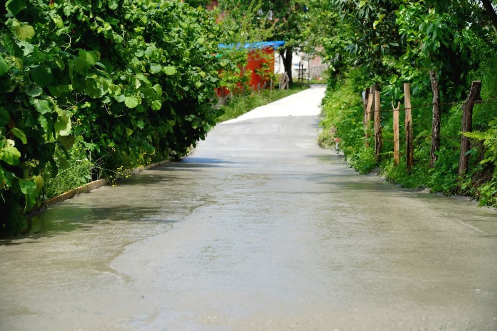 FATSA’DA KIRSAL MAHALLELERE 2,5 KİLOMETRELİK BETON YOL HİZMETİ