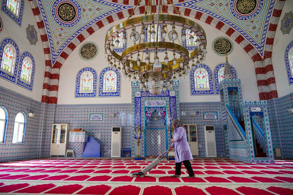 FATSA'DA KURBAN BAYRAMI ÖNCESİ CAMİLERDE TEMİZLİK SEFERBERLİĞİ