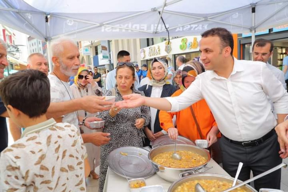 FATSA'DA ŞEHİTLERİMİZİN RUHUNA AŞURE DAĞITIMI YAPILDI