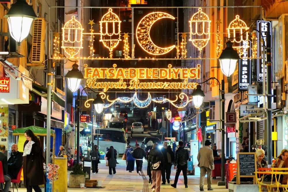 FATSA RAMAZAN IŞIKLARIYLA AYDINLANDI