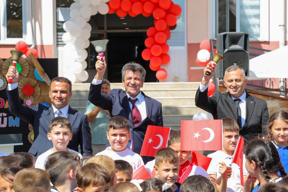 GAYRETİMİZ DOĞRU DÜŞÜNCEYLE GELECEĞE YÖN VEREN NESİLLER YETİŞTİRMEK