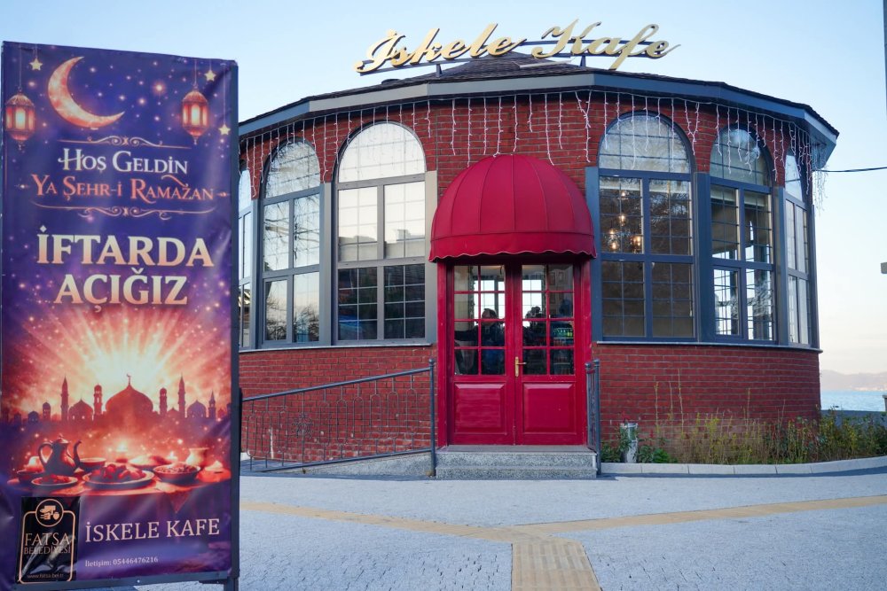 İSKELE KAFE RAMAZAN AYINDA VATANDAŞLARA İFTAR HİZMETİ SUNUYOR