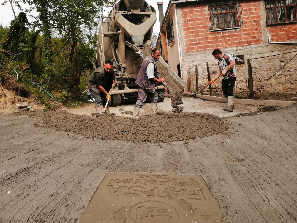 KARŞIYAKA MAHALLESİNDE BETON YOL DÖNEMİ