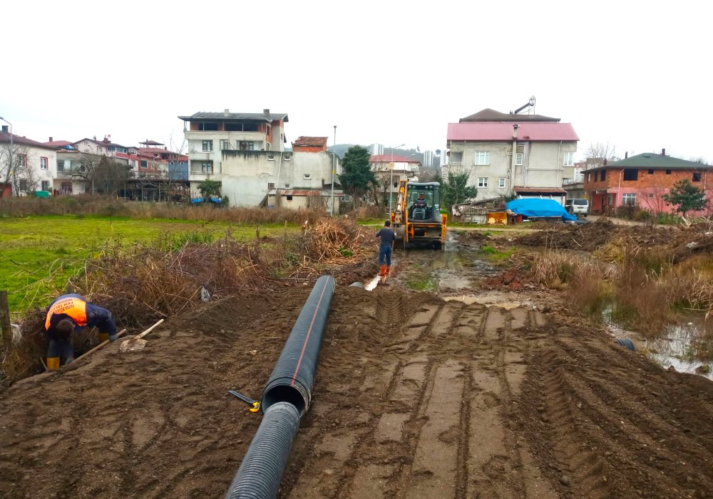 KURTULUŞ KÖPRÜBAŞI MEVKİ YAĞMUR SUYU ALT YAPISINA KAVUŞUYOR