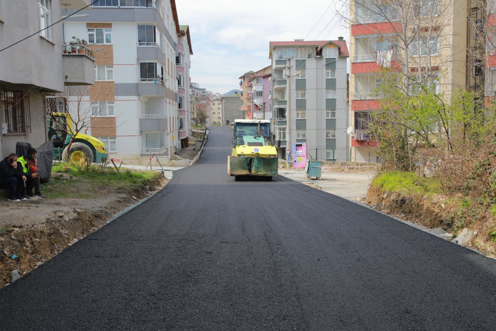 KURTULUŞ MAHALLESİNDE SICAK ASFALT ÇALIŞMALARINA BAŞLANILDI