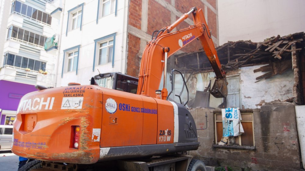 METRUK BİNALARIN YIKILMASI İLE ŞEHİR ESTETİK GÖRÜNÜME KAVUŞUYOR