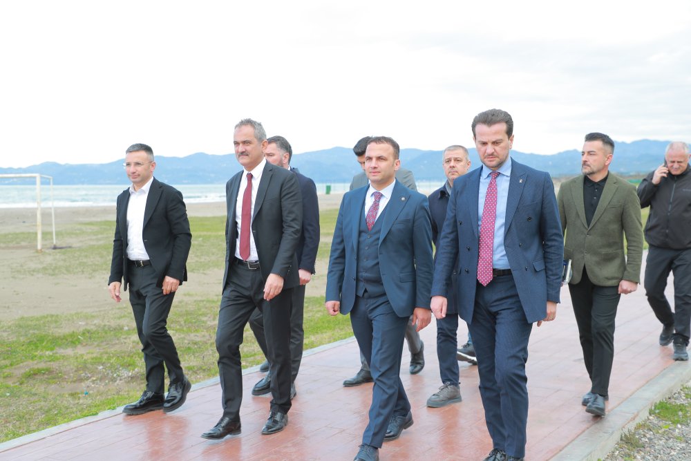 MİLLETVEKİLİ ÖZER, FATSA UZUNKUM PLAJINI ÇOK BEĞENDİ