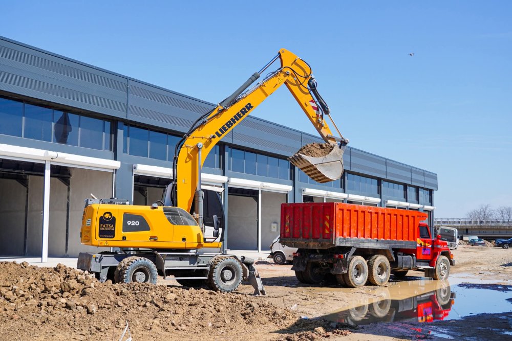 ÖZEL SANAYİ SİTESİ’NİN YOLLARI TAMAMLANIYOR