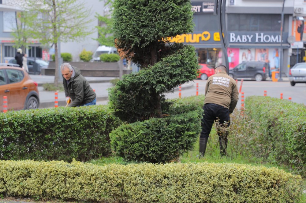 PARK BAHÇELER EKİBİNDEN BAHAR HAZIRLIĞI