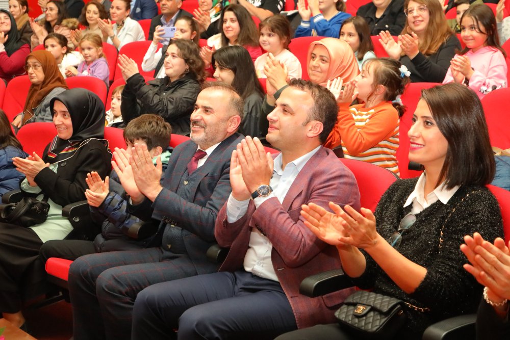 FATSALI TİYATROSEVERLERCE İLGİYLE İZLENDİ