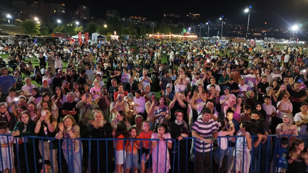ŞARKILAR, SOHBET VE PİKNİK… UZUNKUM PLAJI’NDA FESTİVAL COŞKUSU
