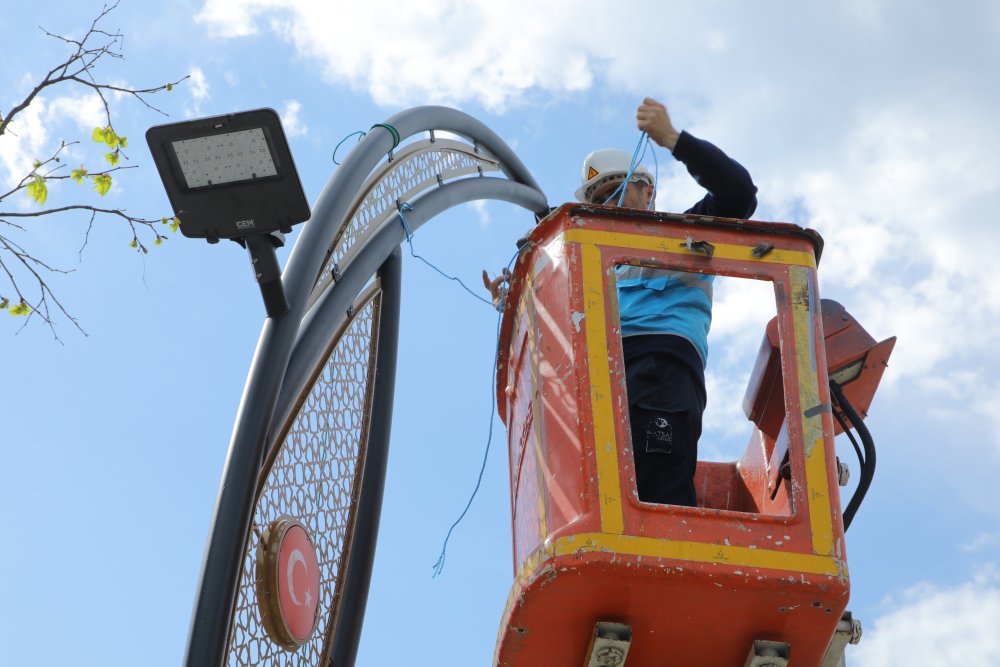 TEMİZLİK EKİPLERİ GÖRÜNTÜ KİRLİLİĞİNE SON VERDİ