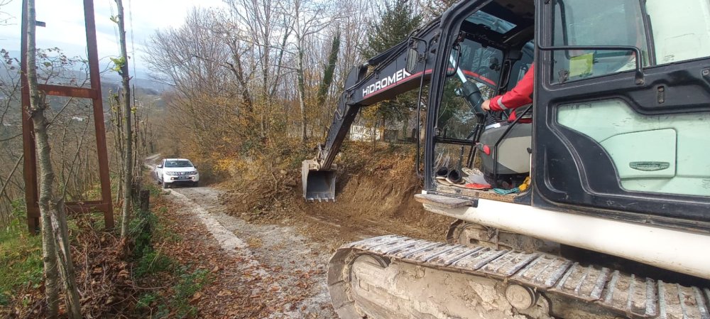 ÜÇ MAHALLEDE YOL BAKIM VE ONARIM ÇALIŞMASI