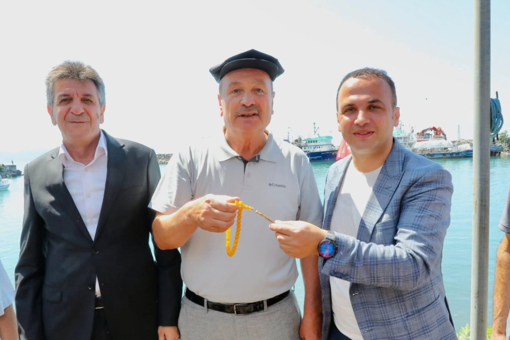 YALIKÖY’DE 50 YILLIK GELENEĞE COŞKULU KUTLAMA:   DENİZCİLİK VE KABOTAJ BAYRAMI RENKLİ YARIŞMALARA SAHNE OLDU