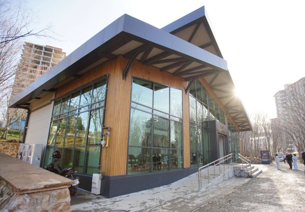 Alev Alatlı Kitap Kafe